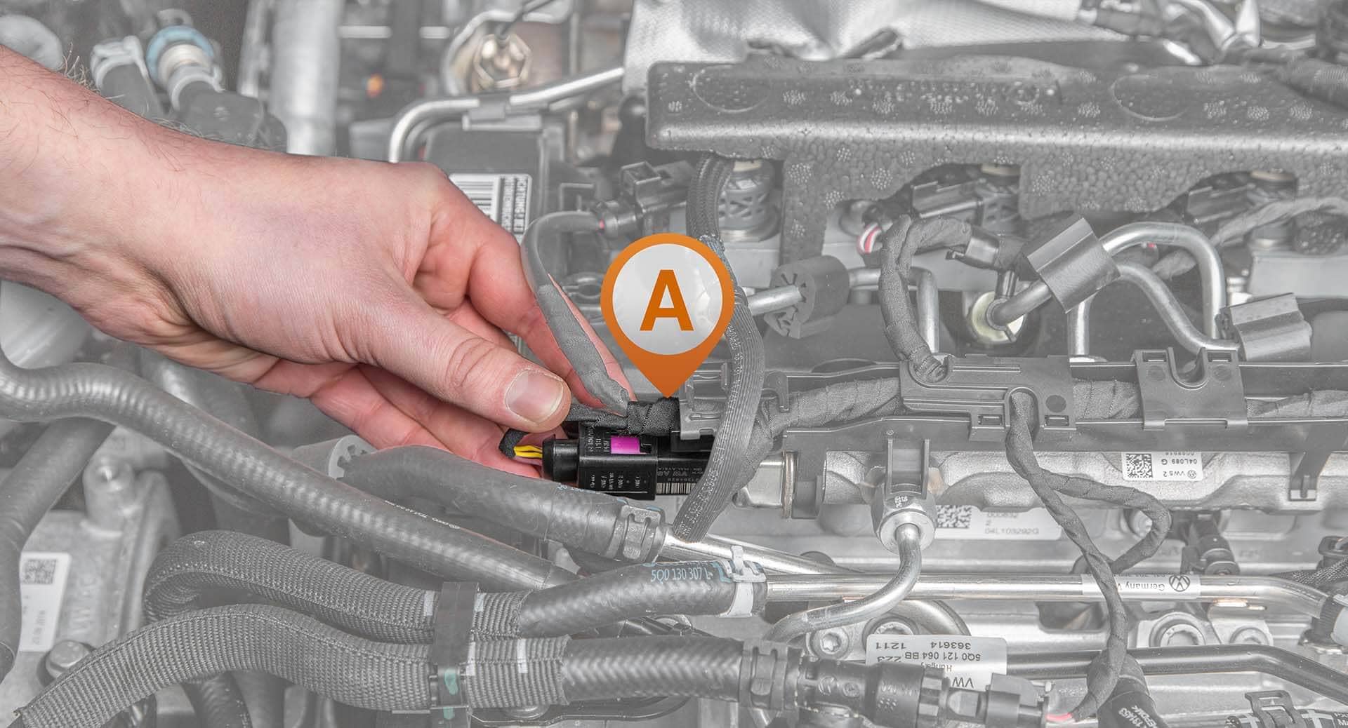 Connection to the common rail sensor (A) Connection to the common rail sensor (A)