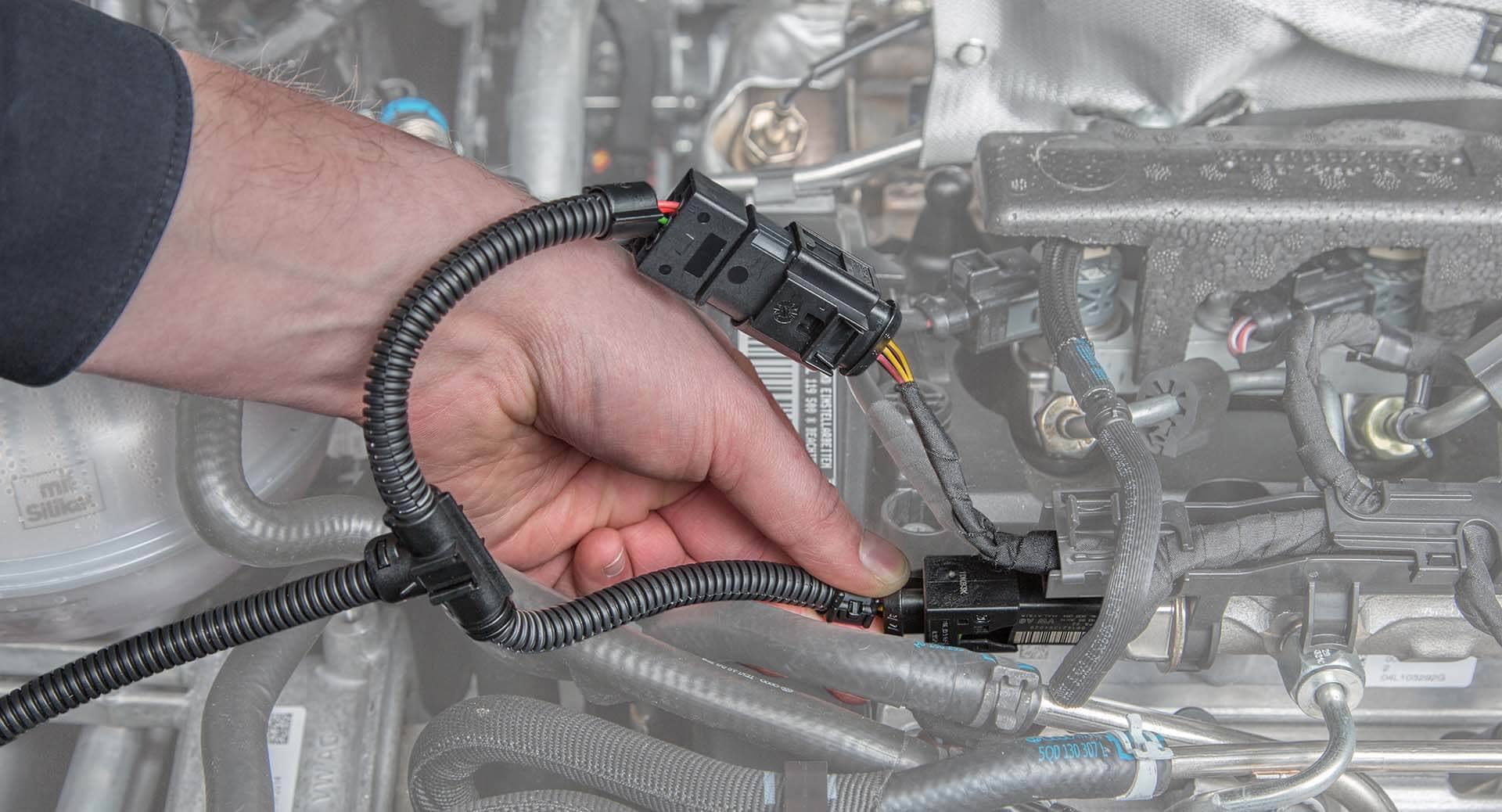 Connection to the common rail sensor (A) Connection to the common rail sensor (A)